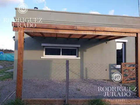 Casa 3 ambientes con 2 baños