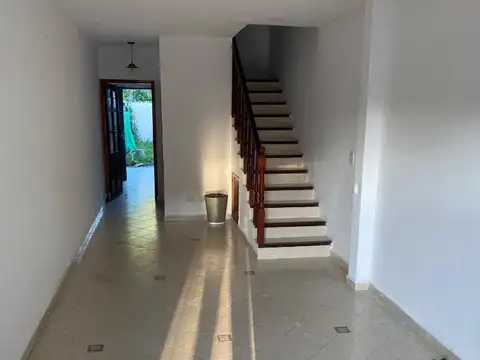 Duplex 3 ambientes con patio y cochera