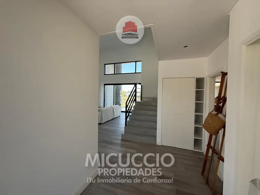 Casa - 227  m² Cubierta | 4 dormitorios | A Estrenar | 2 baños | 6 ambientes | 1 cochera