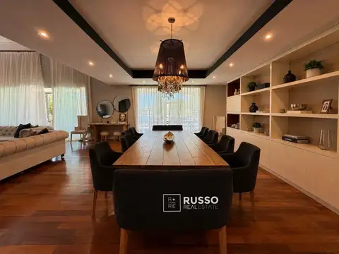 Casa 6 ambientes con 5 baños