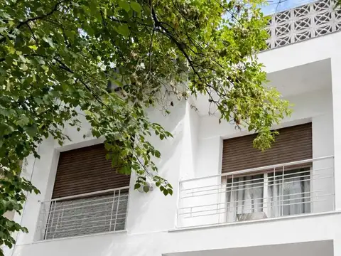 VENTA CASA 3 AMBIENTES/COCHERA HAEDO