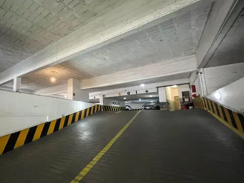 Alquiler Cochera Edificio Cosmos Portón eléctrico