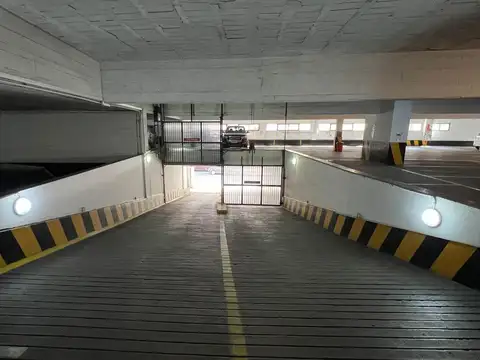 Alquiler Cochera Edificio Cosmos Portón eléctrico