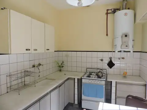 Depto Tipo Casa en Alquiler en Bernal Oeste, $ 700.000