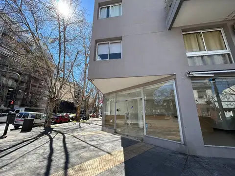 Local en Alquiler en Parque Chas, $ 3.900.000