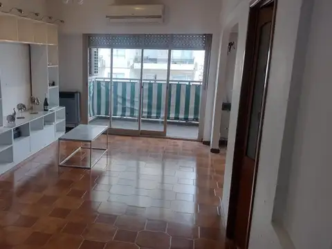 3 ambientes al frente, con cochera