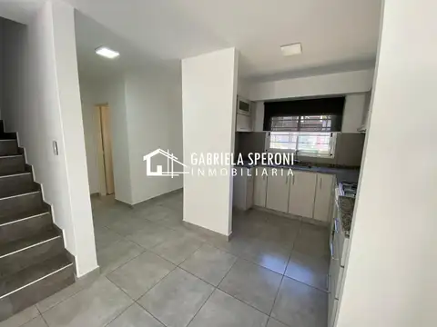 Casa en Alquiler con 1 cochera
