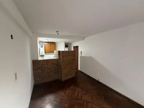 Colon 1400, Piso 3