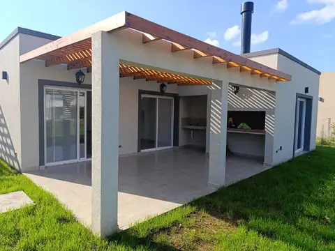Casa en Venta en Pilar del Este - Santa Emilia, USD 168.000