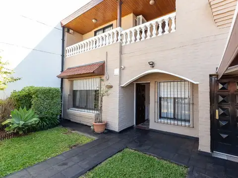 CASA EN DOS PLANTAS EN EL PALOMAR/PERMUTA