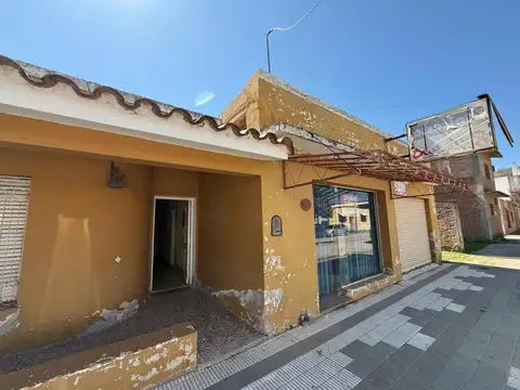 CASA CON LOCAL COMERCIAL Y GALPON EN VENTA
