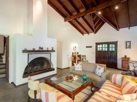 Venta Casa Barrio el Portillo Piscina Chimenea