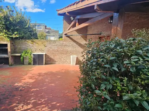Casa en alquiler 5 ambientes en  Acasusso