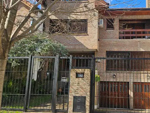 Casa en alquiler 5 ambientes en  Acasusso