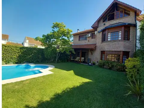 Casa en alquiler 5 ambientes en  Acasusso