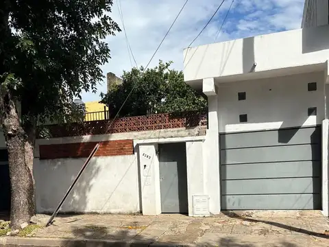 VENTA CASA EN BARRIO TIRO SUIZO CON COCHERA
