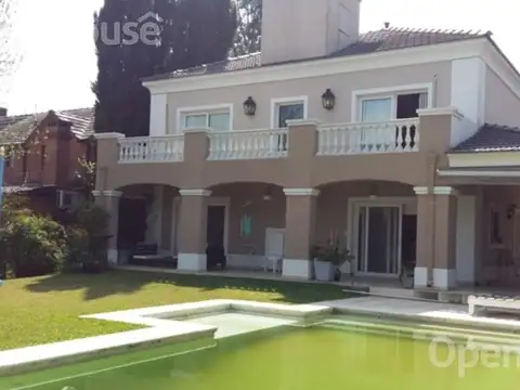 Casa 5 ambientes con 3 baños