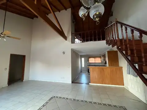 Casa 4 ambientes con 1 baño