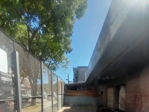 Local Comercial en Alquiler – Pérez Castellanos 