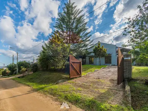 Venta, casa tres dormitorios en Atlántida