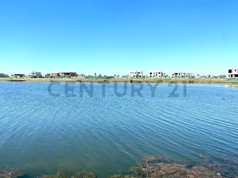 LINDISIMO LOTE AL AGUA EN RIBERAS
