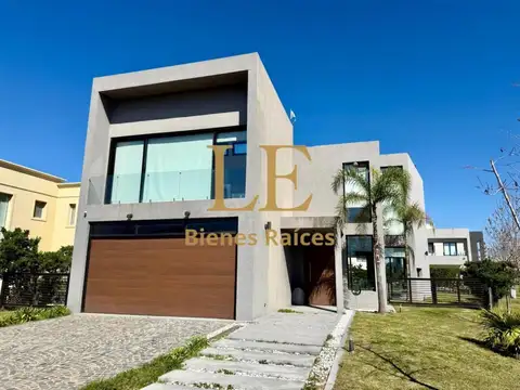 VENTA CASA CON PILETA EN PUERTOS DEL LAGO