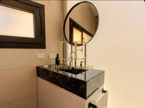 Casa en Venta con 5 cocheras