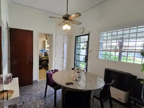 Casa con gran parque y pileta