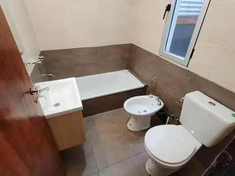 Departamento 2 Ambientes en Alquiler en Castelar Norte con Patio - ¡Sin Expensas!