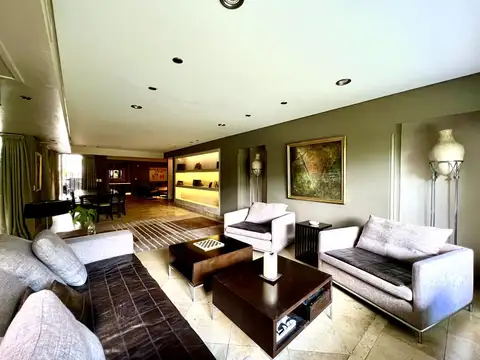 Casa en Venta con 3 cocheras