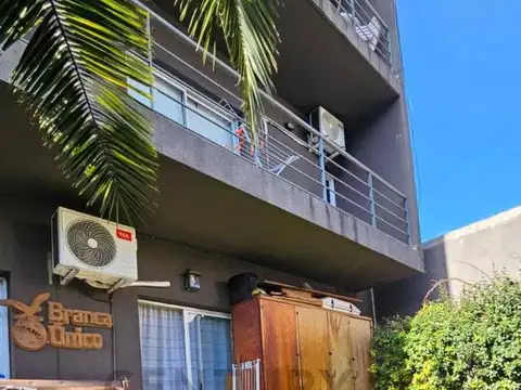 VENTA - Departamento 2 ambientes con Jardín, Parrilla, Pileta y Cochera en Villa Real
