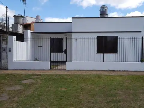 CASA EN VENTA  - Castelar