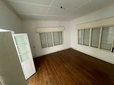 Gran chalet estilo ingles sobre calle Evans de Pueblo Liebig