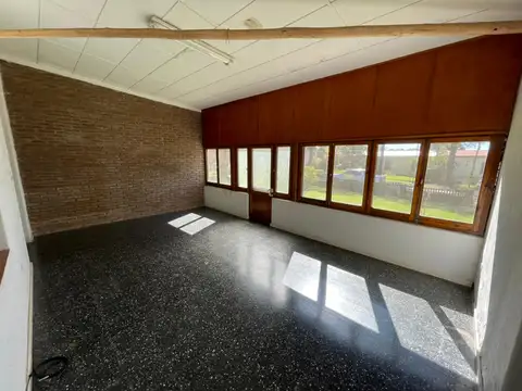 Gran chalet estilo ingles sobre calle Evans de Pueblo Liebig