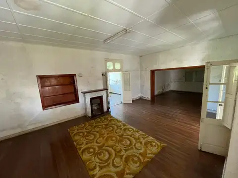 Gran chalet estilo ingles sobre calle Evans de Pueblo Liebig