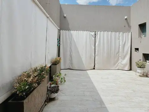 Casa en venta de 2 dormitorios c/ cochera en La Cañada