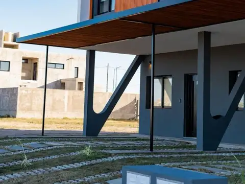 Depto Tipo Casa 4 ambientes con 3 baños