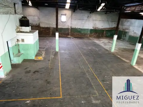 Galpón en alquiler de 1700m2 ubicado en Avellaneda