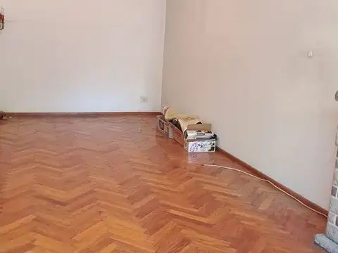 VENTA DEPTO. 3 AMBIENTES. BALCON Y PATIO. FLORES