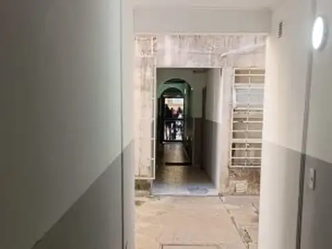 Ovidio Lagos 1061 , Piso 0