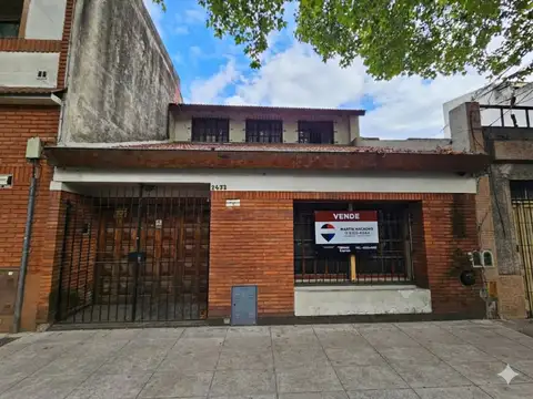 VENTA CASA 5 AMBIENTES A REFACCIONAR. OPORTUNIDAD