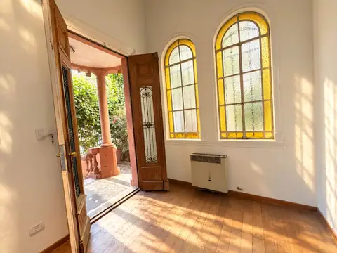 Casa 6 ambientes con 2 baños