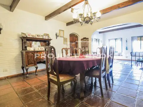 Casa 6 ambientes con 5 baños