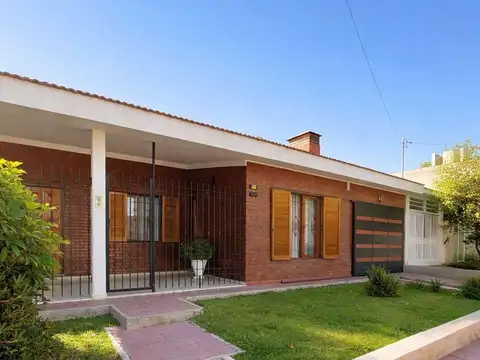 VENTA CASA 5 AMBIENTES BARRIO SANTA ANA