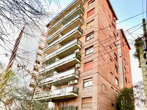 Centro de Martínez: 3 Ambientes con cochera Cubierta, piscina, jardín y SUM