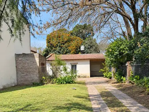 A metros del Rio, casa con gran terreno