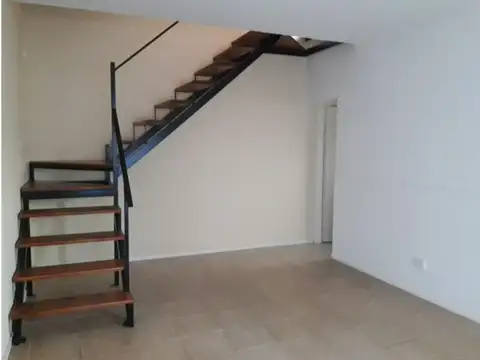 Depto Tipo Casa en Alquiler en Villa Ballester, $ 750.000