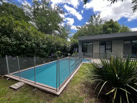 Casa 4 ambientes con 3 baños