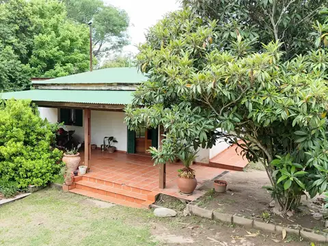Casa en venta con 1865 m2 de lote - B° Santa Teresita - Sta Rosa de Calamuchita. Cód (1210)