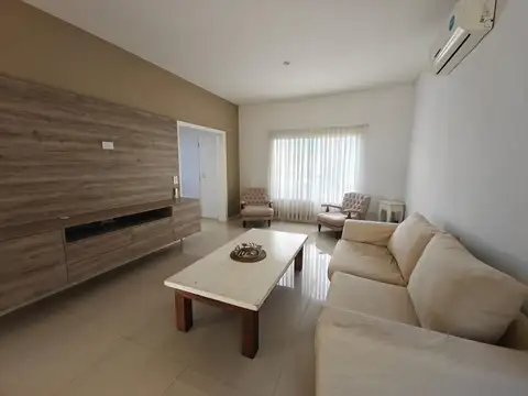Casa 5 ambientes con 4 baños
